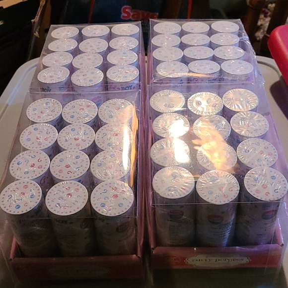 Its a Girl party poppers - Picture 3 of 3